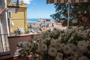 La Maison Dorée, Giardini Naxos